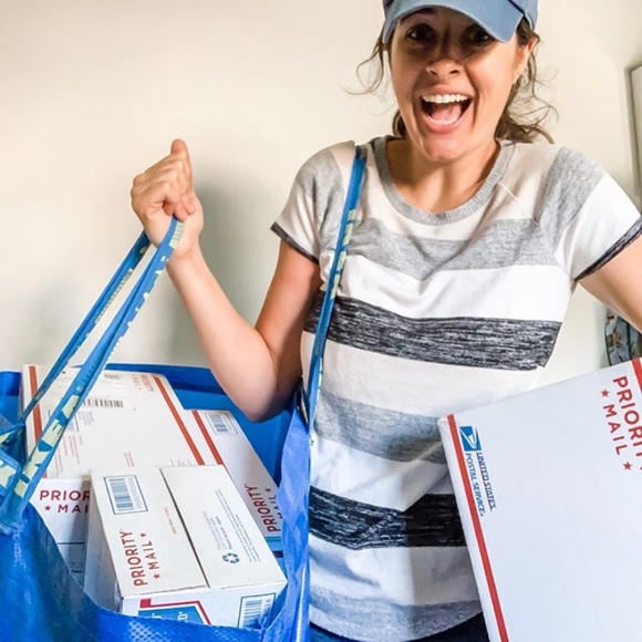 Meet your Posher, Nicole - Picture 4 of 4